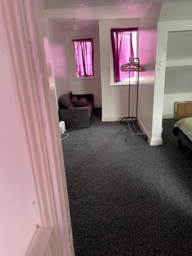 One Room To Stay With Fantastic Host London Eksteriør bilde